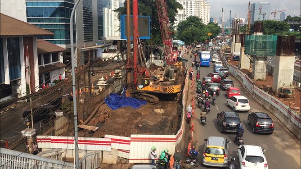 Lokasi pipa gas bocor masih digaris polisi dan disterilisasi.