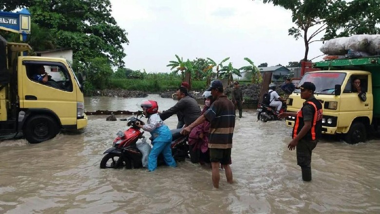 Hujan Tak Deras, Sememi Terendam Air Gara-gara Box Culvert Hujan Tak Deras, Sememi Terendam Air Gara-gara Box Culvert
