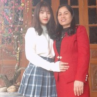 Membantu ibunya berjualan tahu adalah kebiasaan Than Thao setiap pulang sekolah. Foto: Istimewa