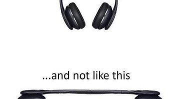 Tapi headphone masih melengkung kok, tidak datar. (Foto: Instagram)