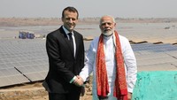 Macron sendiri sudah tiba di India sejak Sabtu (10/3) lalu. Setidaknya 14 kesepakatan telah diteken oleh kedua negara, yang antara lain meliputi pertahanan, keamanan, dan energi nuklir. (Foto: REUTERS/Ludovic Marin)