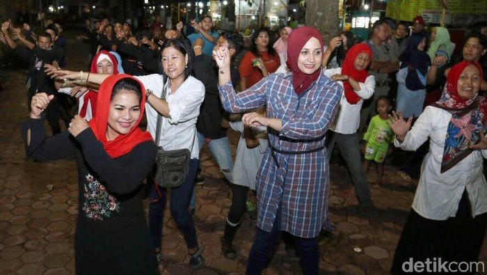 Bertemu Bupati Jember, Puti Guntur Ngopi Hingga Joget Bareng