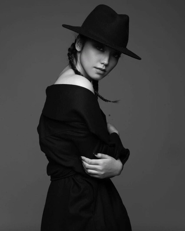 Lihat saja berbagai gaya yang ditampilkannya di akun media sosialnya, Velove Vexia selalu tampil elegan, bahkan ketika dia memakai busana serba hitam.Foto: Dok. Instagram Velove Vexia