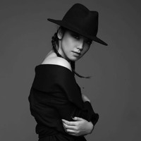 Lihat saja berbagai gaya yang ditampilkannya di akun media sosialnya, Velove Vexia selalu tampil elegan, bahkan ketika dia memakai busana serba hitam.Foto: Dok. Instagram Velove Vexia