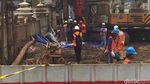 Foto: Gali Tanah, Petugas PGN Perbaiki Pipa Gas Bocor di Depan BNN