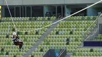 Yang seru, bisa juga main flying fox di dalam Stadion Energa Gdansk! (Stadion Energa Gdansk)
