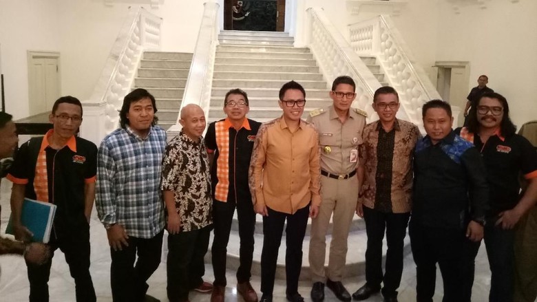 Jajal Akting, Sandiaga Jadi Figuran Ngelenong Bareng Komeng Jajal Akting, Sandiaga Jadi Figuran Ngelenong Bareng Komeng