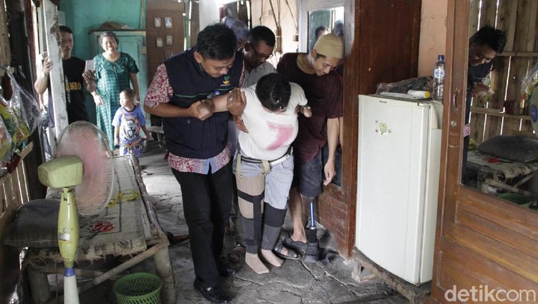 Mimpi Ana, Gadis Difabel Grobogan yang Kini Punya Kaki Palsu Mimpi Ana, Gadis Difabel Grobogan yang Kini Punya Kaki Palsu