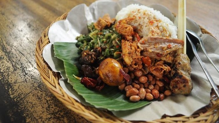 Nasi lemak / Nasi campur, Indonesian Balinese rice with potato fritter, sate lilit, fried tofu, spicy boiled eggs, and peanut