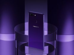 Penampakan Keren Oppo R15 Saat Digenggam