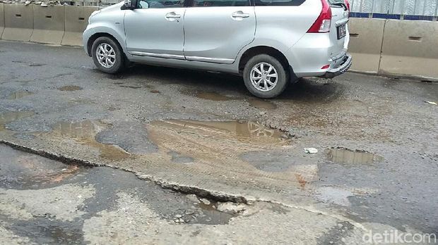 Sedih, Jalan Kelapa Gading Rusak Karena Proyek 6 Ruas Tol Dalam Kota