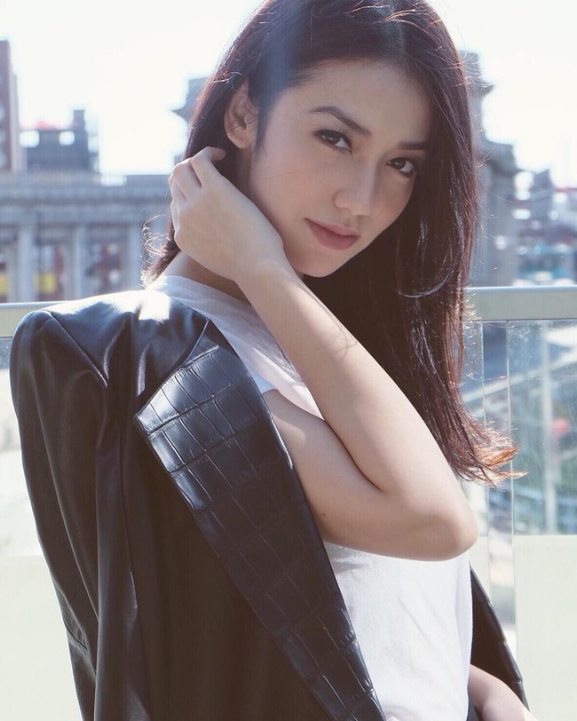 Kecantikan Velove Vexia ini sampai membuatnya disebut-sebut mirip selebriti mancanegara, mulai dari penyanyi Dua Lipa hingga aktris Korea, Park Shin Hye. Foto: Dok. Instagram Velove Vexia