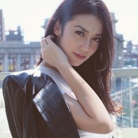 Kecantikan Velove Vexia ini sampai membuatnya disebut-sebut mirip selebriti mancanegara, mulai dari penyanyi Dua Lipa hingga aktris Korea, Park Shin Hye. Foto: Dok. Instagram Velove Vexia