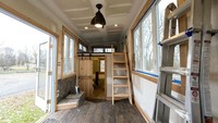 Rumah ini sudah memuat kebutuhan dari penghuninya, mulai dari kamar tidur, dapur, hingga toilet. Istimewa/Inhabitat.