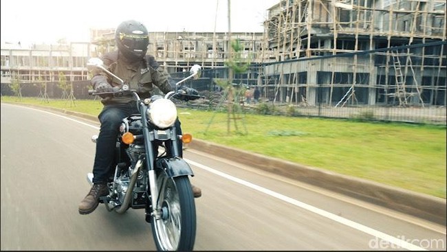 Nostalgia dengan Motor Inggris yang Laki Banget