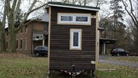 Untuk menggeser rumah ini hanya perlu dikaitkan ke mobil saja. Istimewa/Inhabitat.