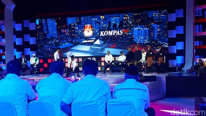 1.000 Polisi Kawal Final Debat Cagub Jabar 1.000 Polisi Kawal Final Debat Cagub Jabar