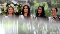 Miss Universe Demi-Leigh Nel-Peters dan Puteri Indonesia 2018 Sonia Fergina hadir untuk meramaikan acara peluncuran mobil mewah terbaru Lexus.