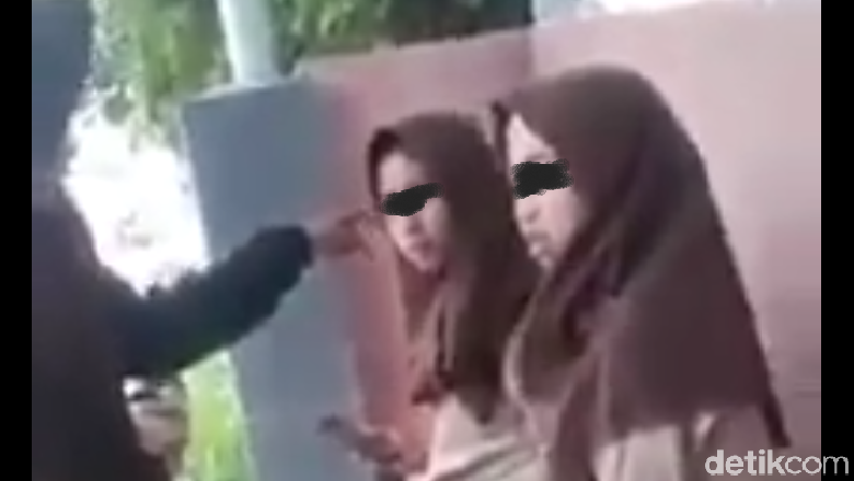 Siswi Berantem dan Viral di Banjarnegara Disanksi Hafalkan Alquran Siswi Berantem dan Viral di Banjarnegara Disanksi Hafalkan Alquran