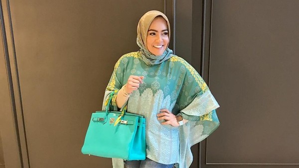Foto: Gaya Mewah Astrid Kuya yang Bikin Heboh karena Bela Acara Alay