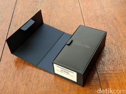 Unboxing Galaxy S9+ Lilac  Purple, Si Cantik yang Gahar