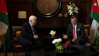 Abbas dan Abdullah II sepakat untuk melanjutkan koordinasi dan konsultasi mengenai perkembangan di Yerusalem. (Foto: REUTERS/Mohammad Abu Ghosh)