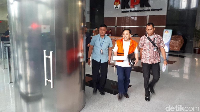 Setya Novanto Irit Bicara Usai Diperiksa KPK Setya Novanto Irit Bicara Usai Diperiksa KPK