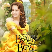 Lily Collins sebagai Putri Belle di Beauty and the Beast. Lebih cocok siapa jadi Belle, Lily atau Emma Watson? Foto: Dok. Thomas Kurniawan