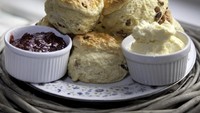 Setiap waktu afternoon tea, Ratu Elizabeth akan meminta sepiring scone hangat. Meski begitu, beberapa pelayan mengatakan bahwa scone itu ia berikan untuk anjing peliharaannya. Foto: iStock
