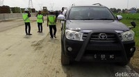 Sepanjang (5,5 km) dari Sewaka (Pemalang) sampai exit Gandulan, kita bisa operasional arus mudik 2018 mendatang. Sedangkan sisanya kita gunakan rigid, kata F Hardianto, selaku Adkon PBTR.