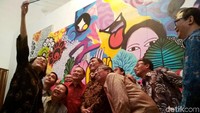 Usai membuka acara tersebut, Usai membuka, Sri Mulyani dan para pejabat pendampingnya diberi kesempatan untuk membuka lukisan di atas 14 kanvas yang digabung. Lukisan tersebut menampilkan wajah Indonesia yang beragam. Lukisan itu membuktikan adanya komunikasi, toleransi, dan kerja sama yang dinamis dan seimbang.