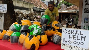 Helm ini diobral mulai dari harga Rp 45 ribu. Foto: Adi Fida Rahman/detikINET