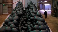 Karya seni tersebut dipamerkan sehari setelah China menghapus masa jabatan presiden. Ai Weiwei meyakini China akan mengembalikan kekuatan satu orang.   (Foto: Dok. REUTERS/David Gray)