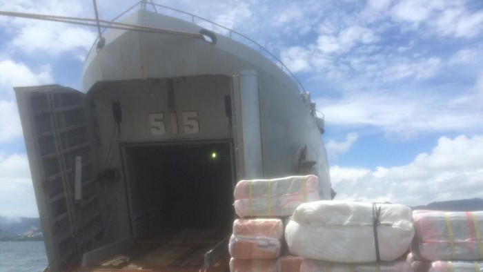 Pakai Kapal Perang, 150 Ton Beras Dikirim ke Maluku Tenggara Barat
