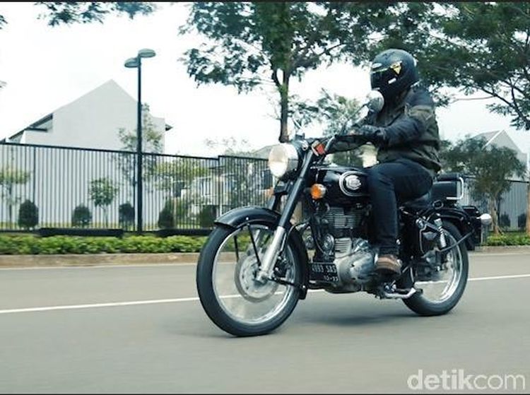 Royal Enfield Bullet 500, Motor Klasik yang Laki Banget, Bro!