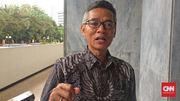 Komisioner KPU Wahyu Setiawan menyebut lembaga tak terdaftar yang mempublikasikan hasil quick count melanggar peraturan.