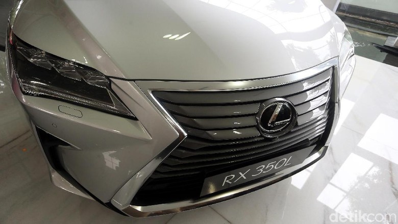 Lexus RX 350 L (Foto: Rengga Sancaya) Lexus RX 350 L (Foto: Rengga Sancaya)