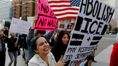 Foto: Kunjungan Trump ke Dinding Perbatasan Didemo Warga