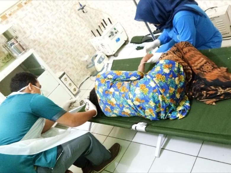Atikah Warga Sukabumi Diduga Ditembak 2 Kali Usai Salat Magrib Atikah Warga Sukabumi Diduga Ditembak 2 Kali Usai Salat Magrib