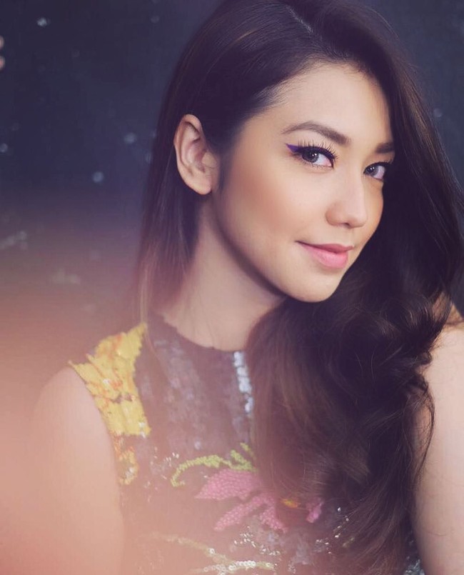 Di usianya kini 28 tahun, sejumlah pencapaian telah diraih Velove Vexia. Mulai dari menjadi ambassador berbagai brand kecantikan hingga membintangi lima judul layar lebar. Foto: Dok. Instagram Velove Vexia