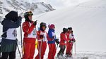 Foto Gadis-gadis Afghanistan Akhirnya Bisa Main Ski