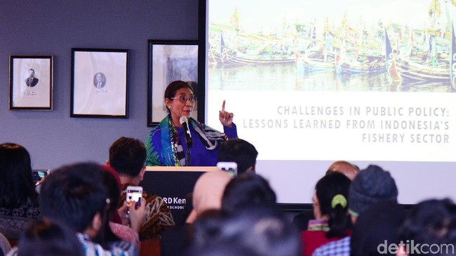 Susi Beberkan Kerugian Kalau Kapal Maling Ikan Tak Ditenggelamkan
