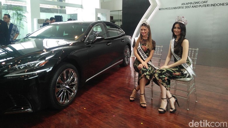 Miss Universe dan Puteri Indonesia di Showroom Lexus (Foto: Khairul Imam Ghozali) Miss Universe dan Puteri Indonesia di Showroom Lexus (Foto: Khairul Imam Ghozali)