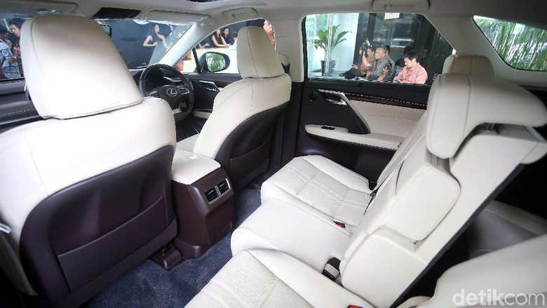Lexus RX 350 L Foto: Rengga Sancaya Lexus RX 350 L Foto: Rengga Sancaya