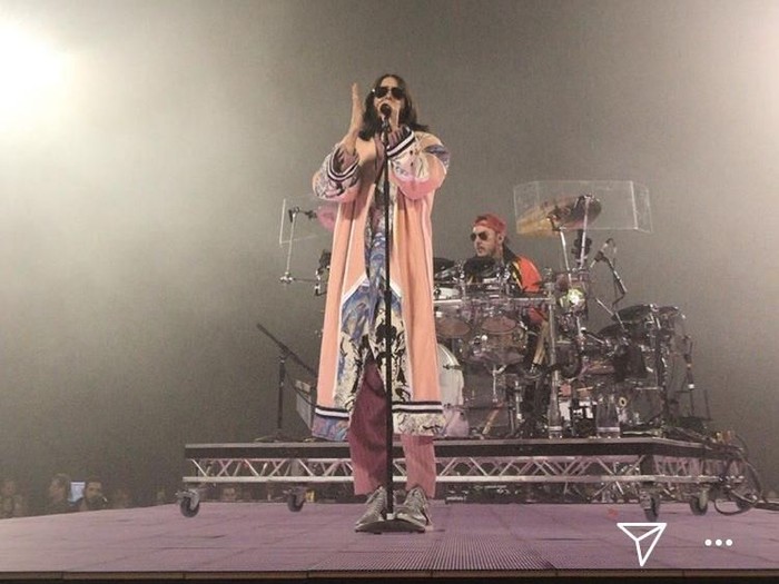 Keren! Jared Leto Pakai Baju Karya Desainer Indonesia di Konsernya