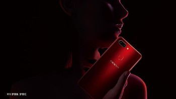 Secara tampilan, kedua ponsel tadi mirip satu sama lain. Foto: Oppo