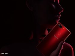 Penampakan Keren Oppo R15 Saat Digenggam
