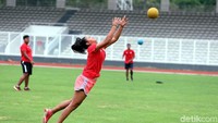 Sebelumnya Stadion Madya ikut mengalami pemugaran dalam rangka persiapan Asian Games meskipun tak bakal dijadikan venue perlombaan.