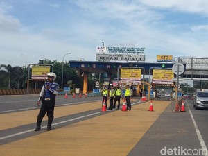 Begini Cara Petugas Awasi Kendaraan Ganjil Genap di Tol Bekasi
