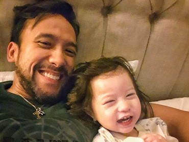 Potret Keseruan si 'Hot Daddy' Maruli Tampubolon Bersama 